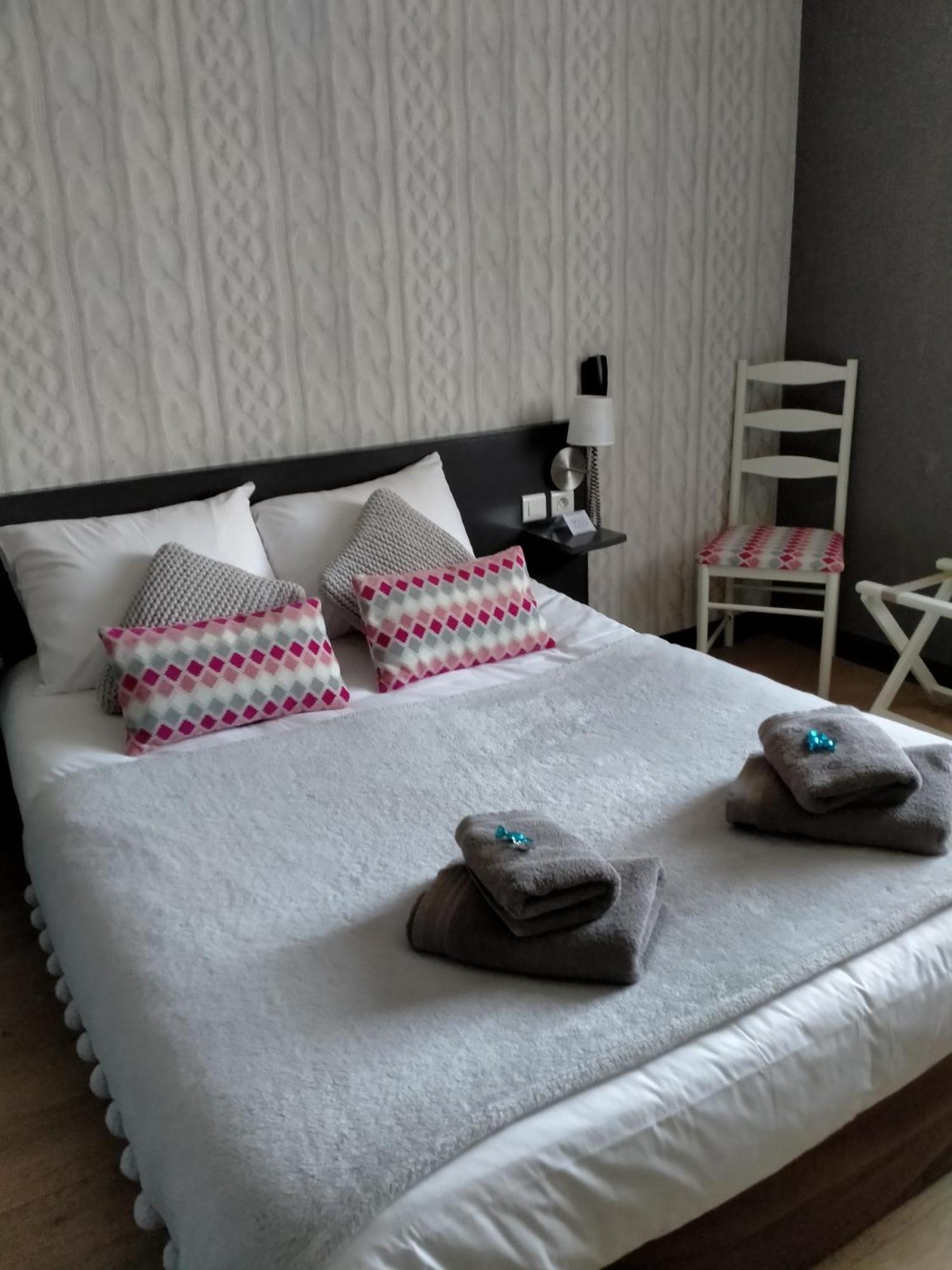 Magnac-Bourg Logis Hotel Auberge De L'Etang מראה חיצוני תמונה