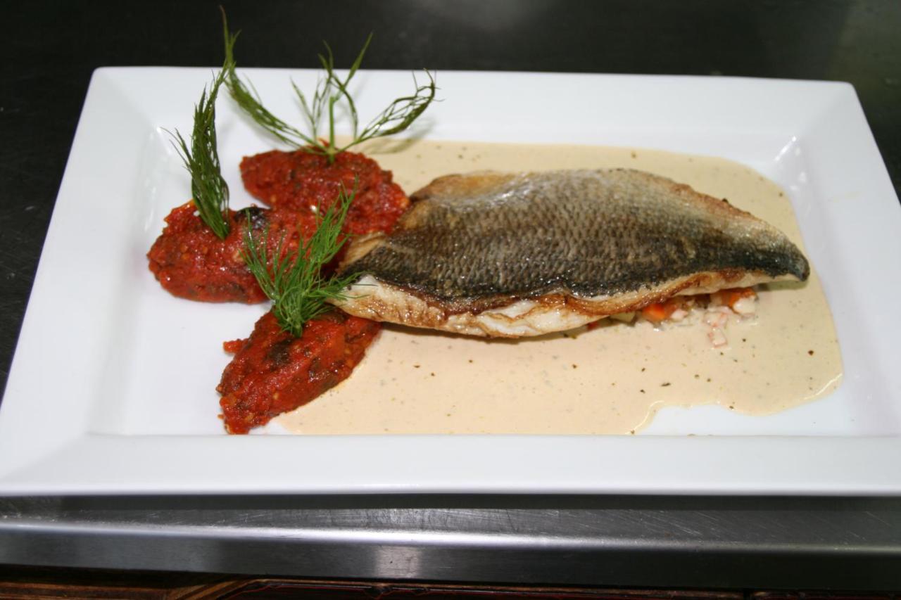 Magnac-Bourg Logis Hotel Auberge De L'Etang מראה חיצוני תמונה