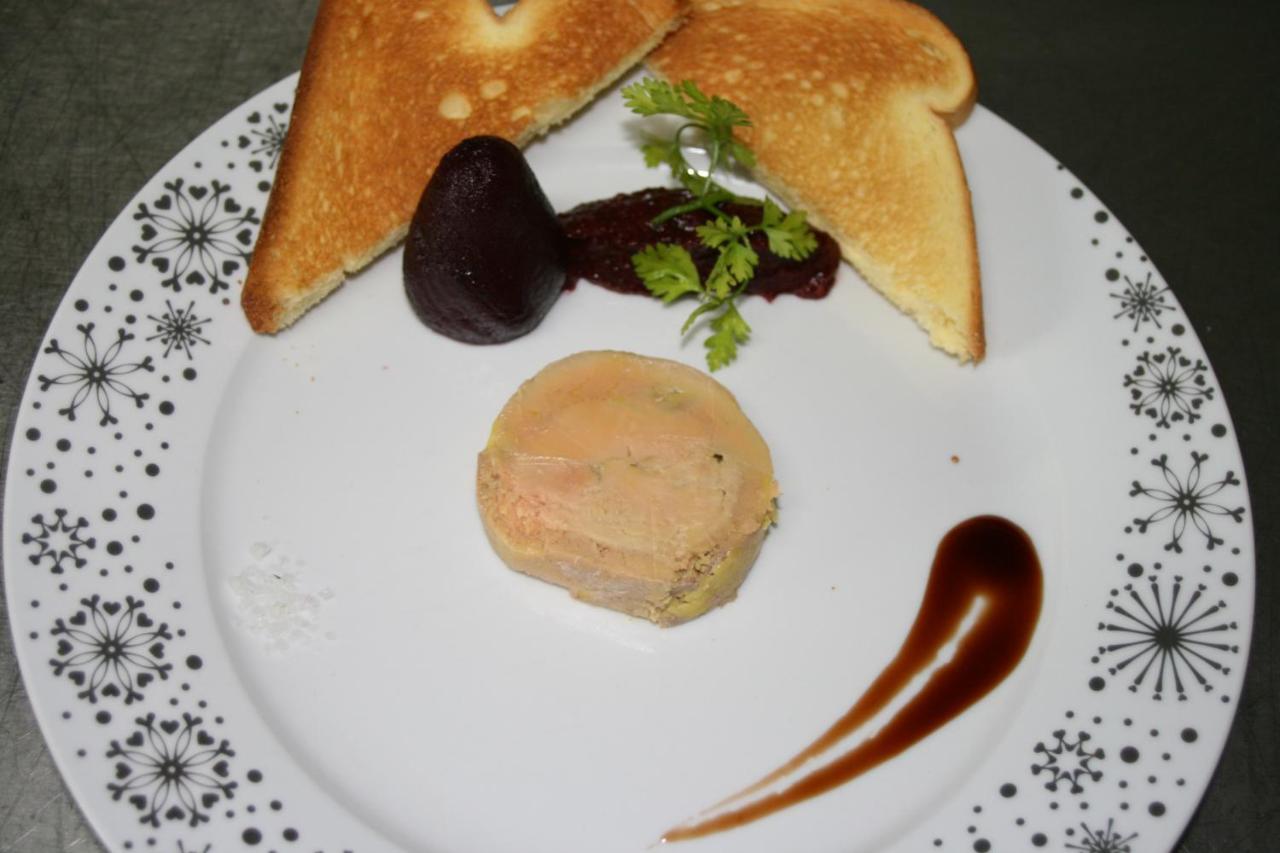 Magnac-Bourg Logis Hotel Auberge De L'Etang מראה חיצוני תמונה